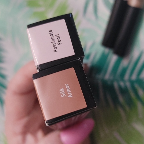 IT Cosmetics Superhero Shadow Sticks - Picture 2 of 6